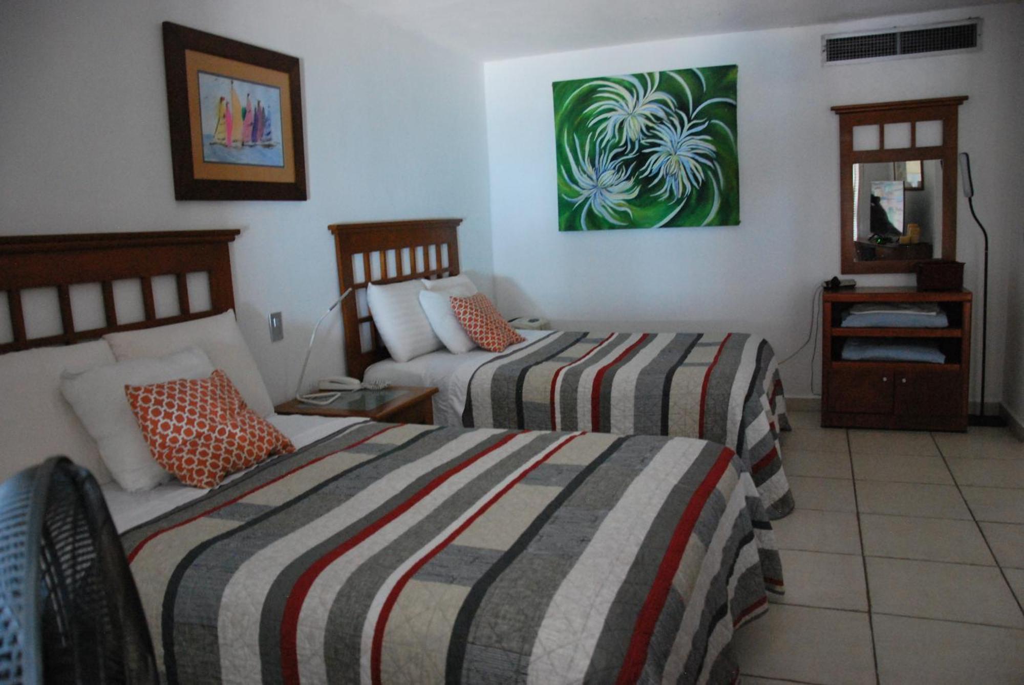 Beachfront View Condo Beside La Isla Mall Puerto Vallarta Luaran gambar